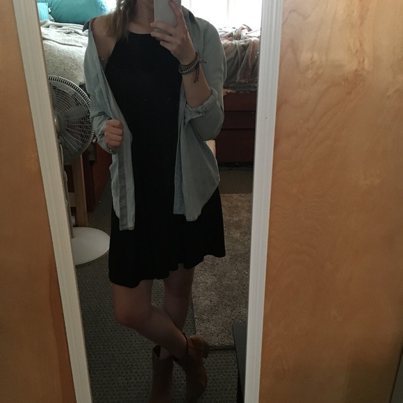 Black halter dress - Picture 2 of 4